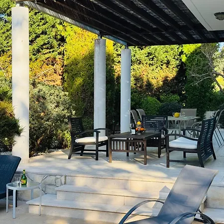 Maria Villa Neo Chorio